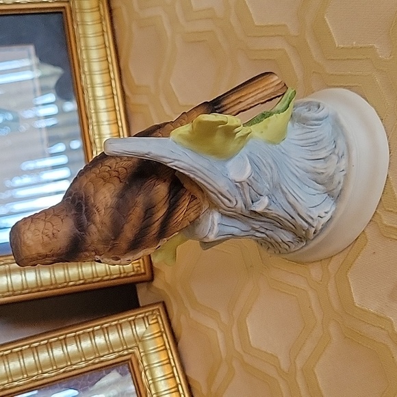 Vintage Ceramic Wood Thrush On Green Acorn Branch With White Base - Picture 6 of 8